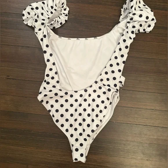REVOLVExCAROLINE CONSTAS DELOS ONE PIECE WHITE DOT CURRENTLY OUT OF STOCK, SMALL - Picture 6 of 8